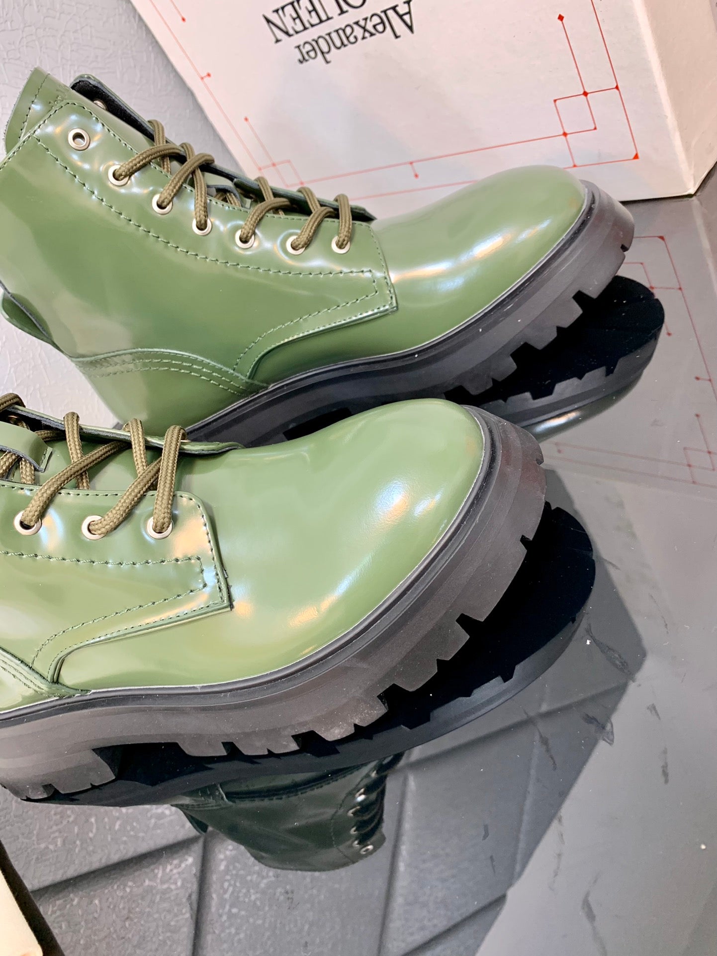 M*QUEE*N BOOTS