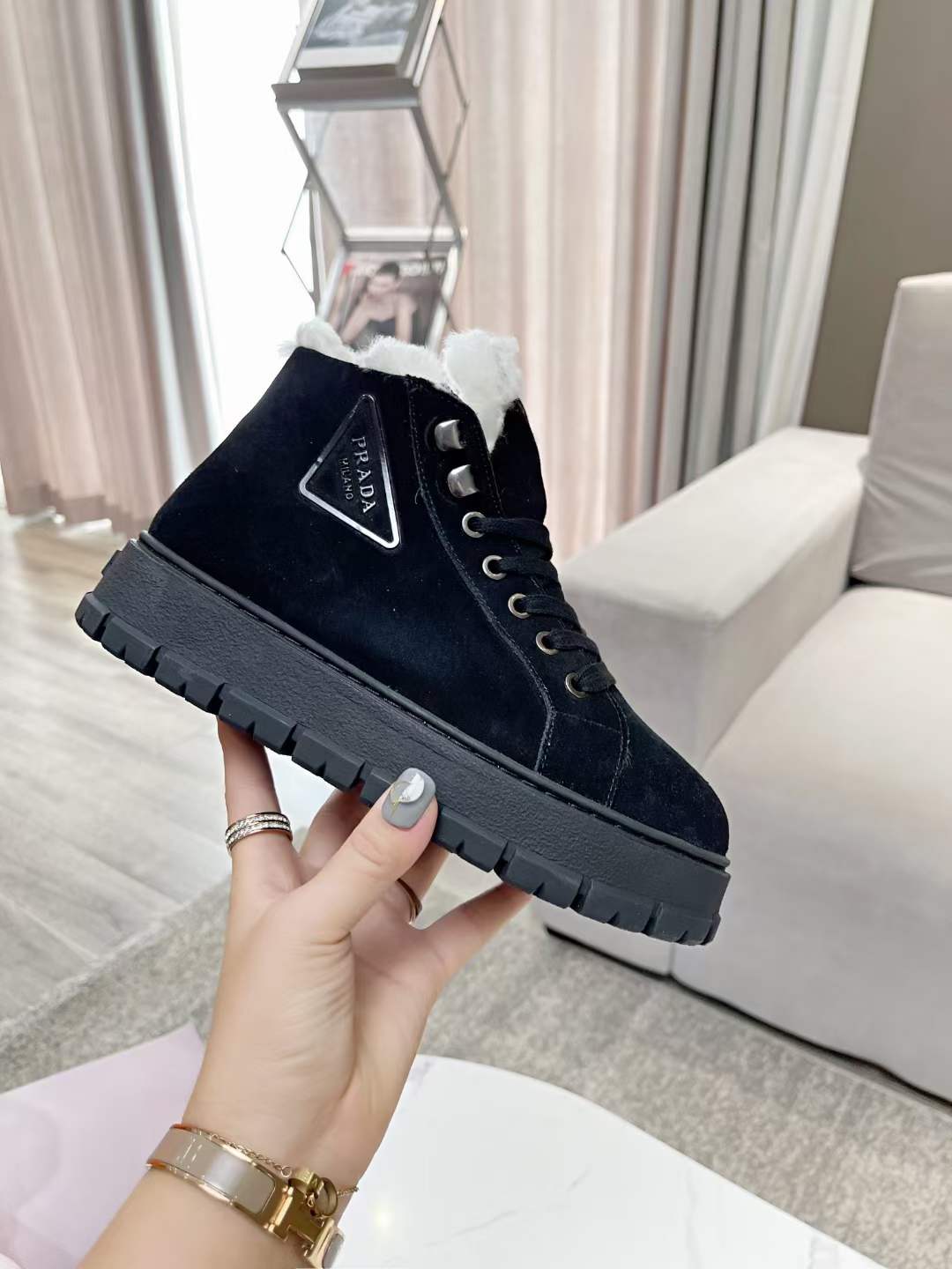 P*RA*DA SNEAKER