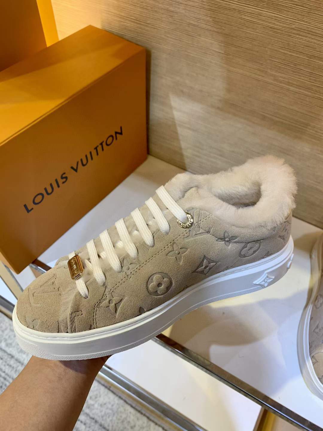 L*V Sneaker