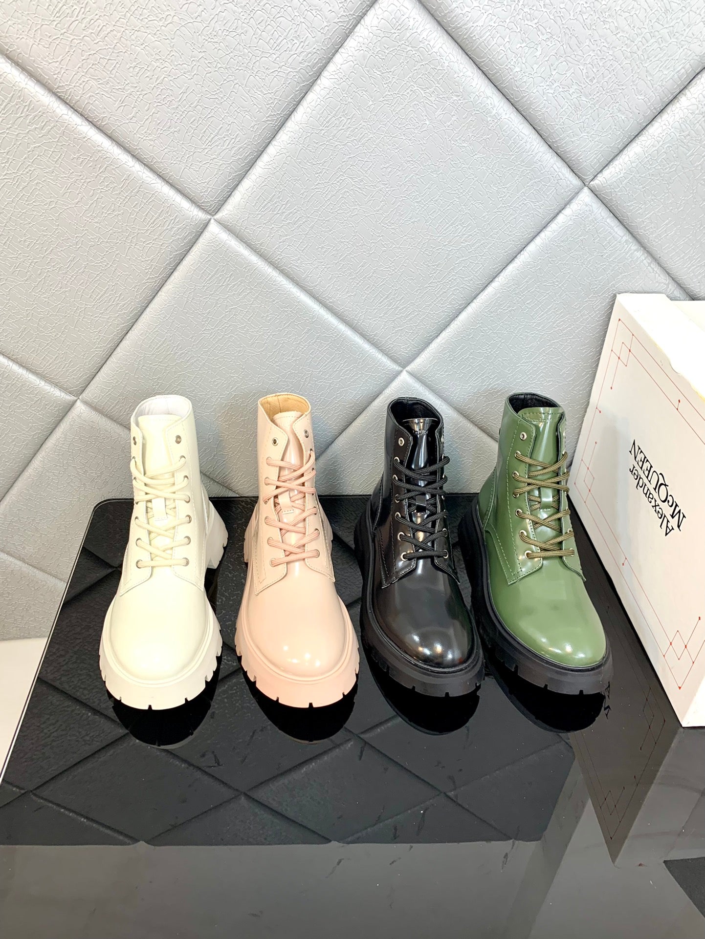 M*QUEE*N BOOTS