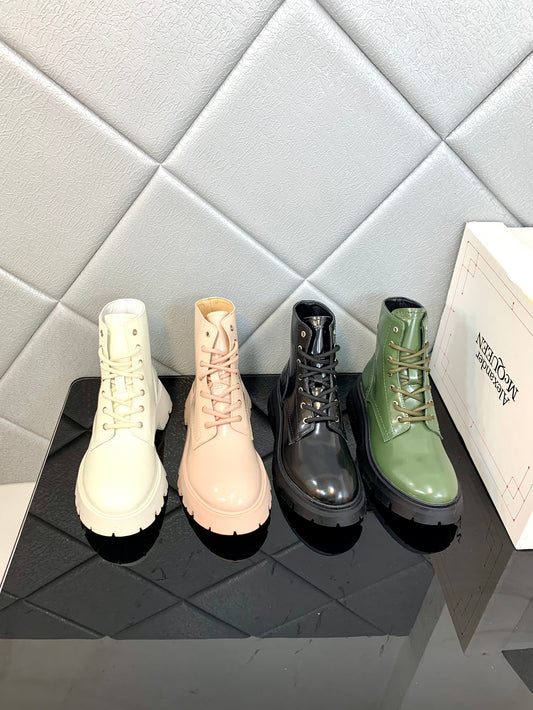 M*QUEE*N BOOTS