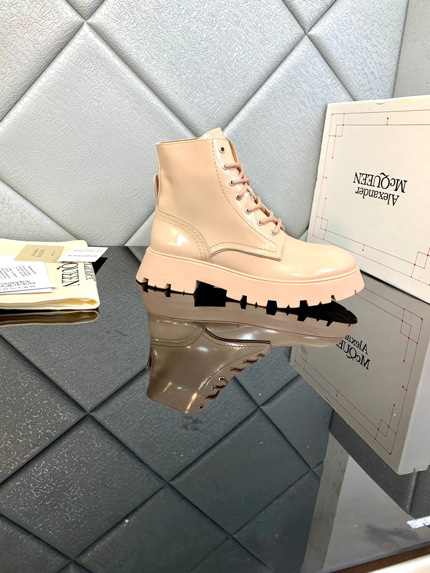 M*QUEE*N BOOTS