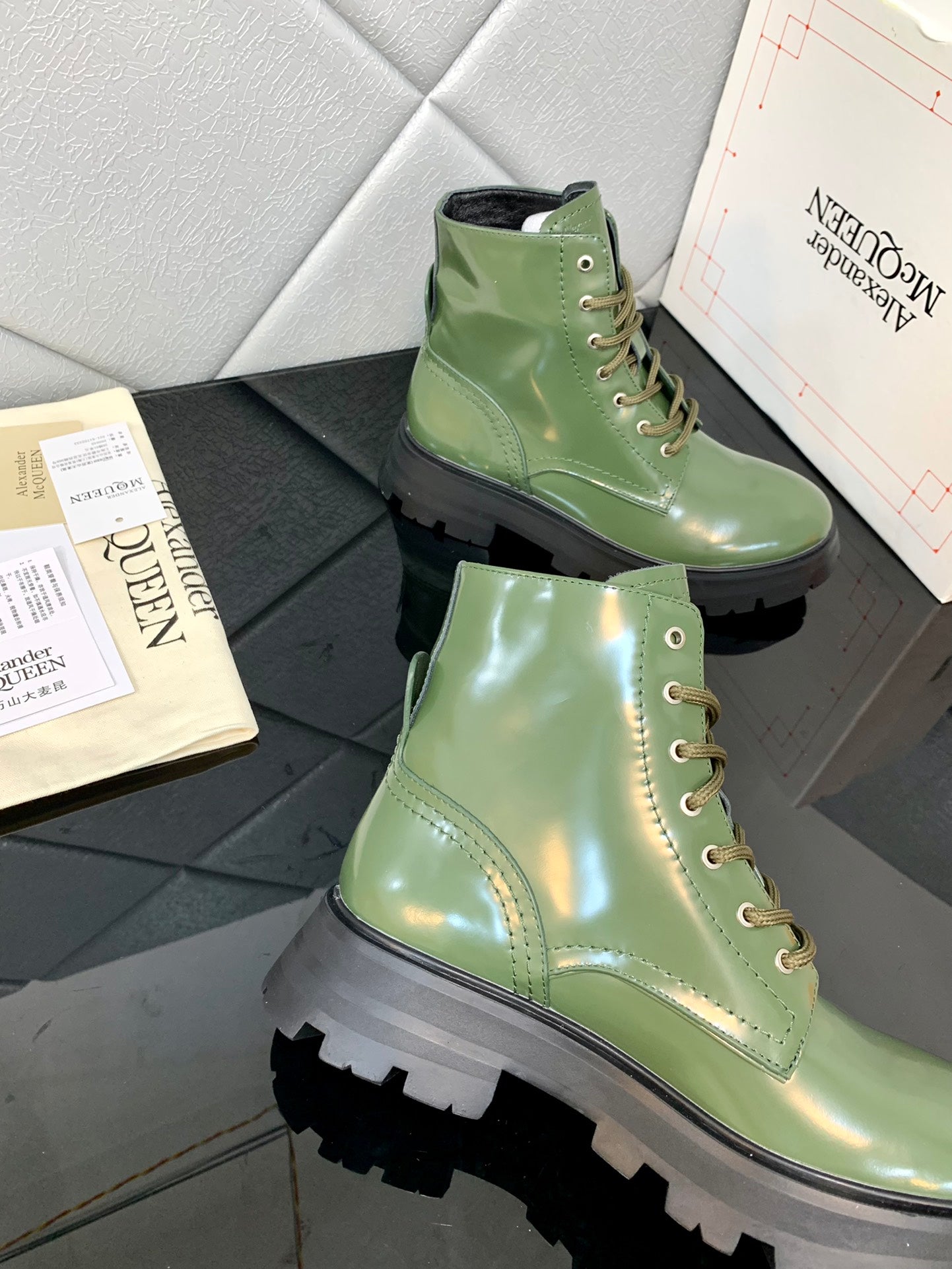 M*QUEE*N BOOTS