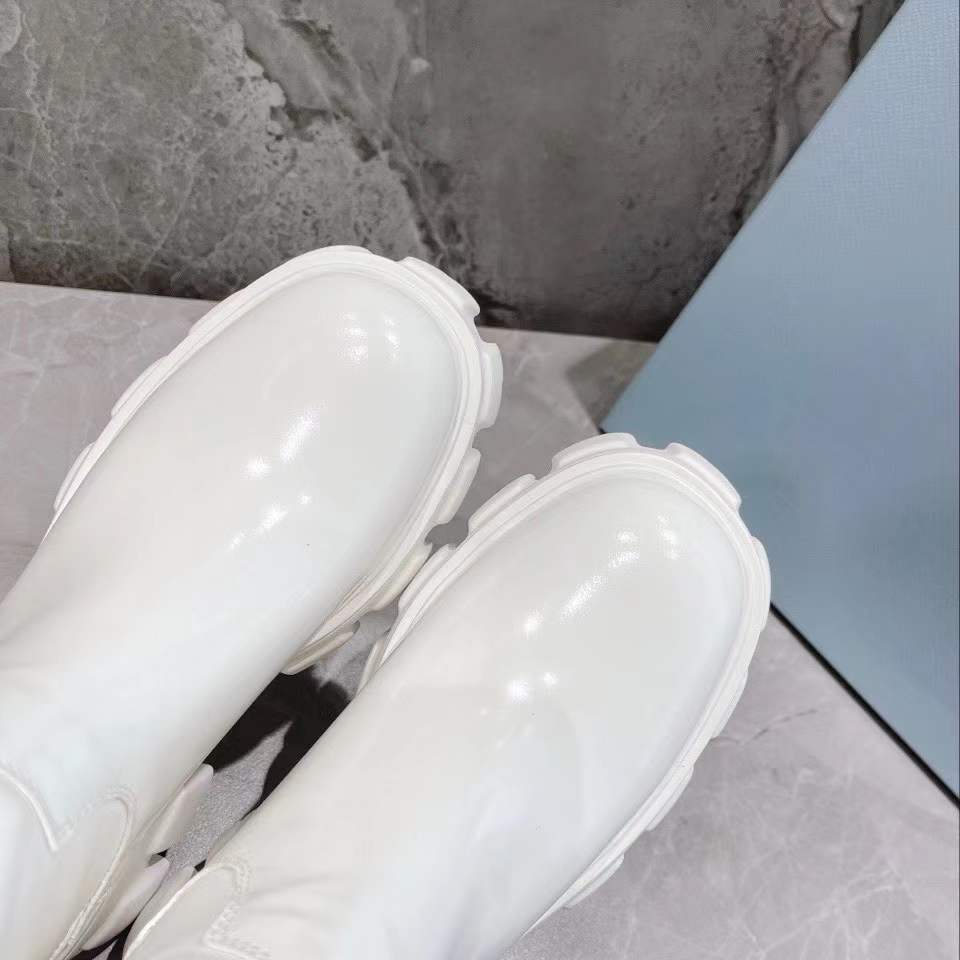 P*RA*DA STIEFEL