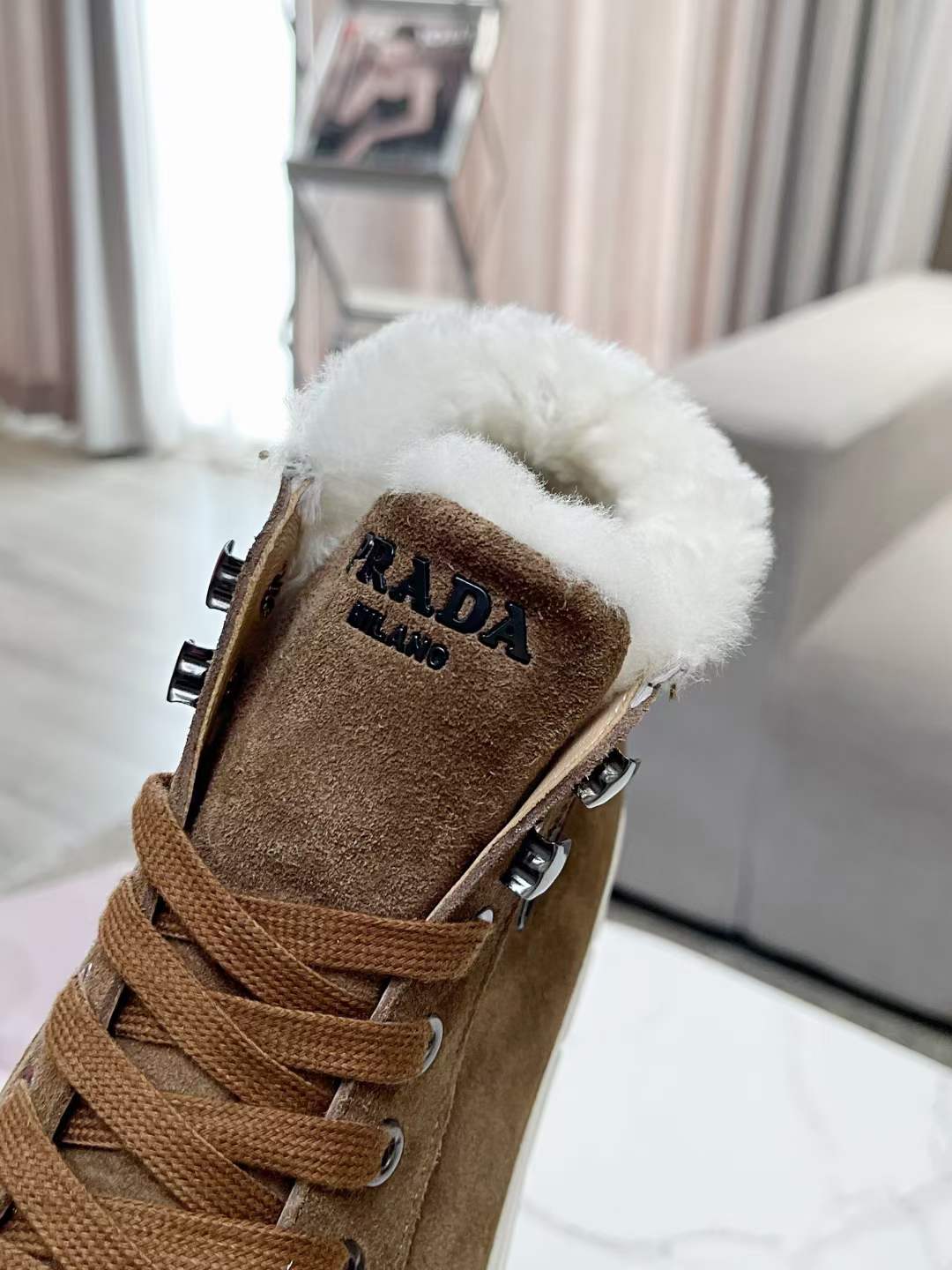 P*RA*DA SNEAKER