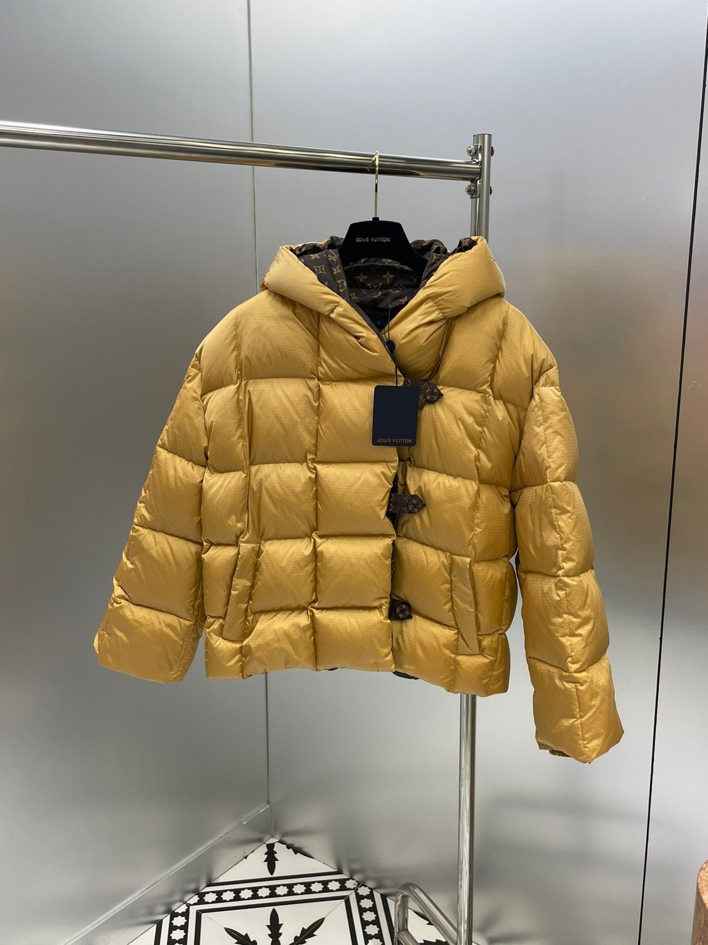 L*V JACKE