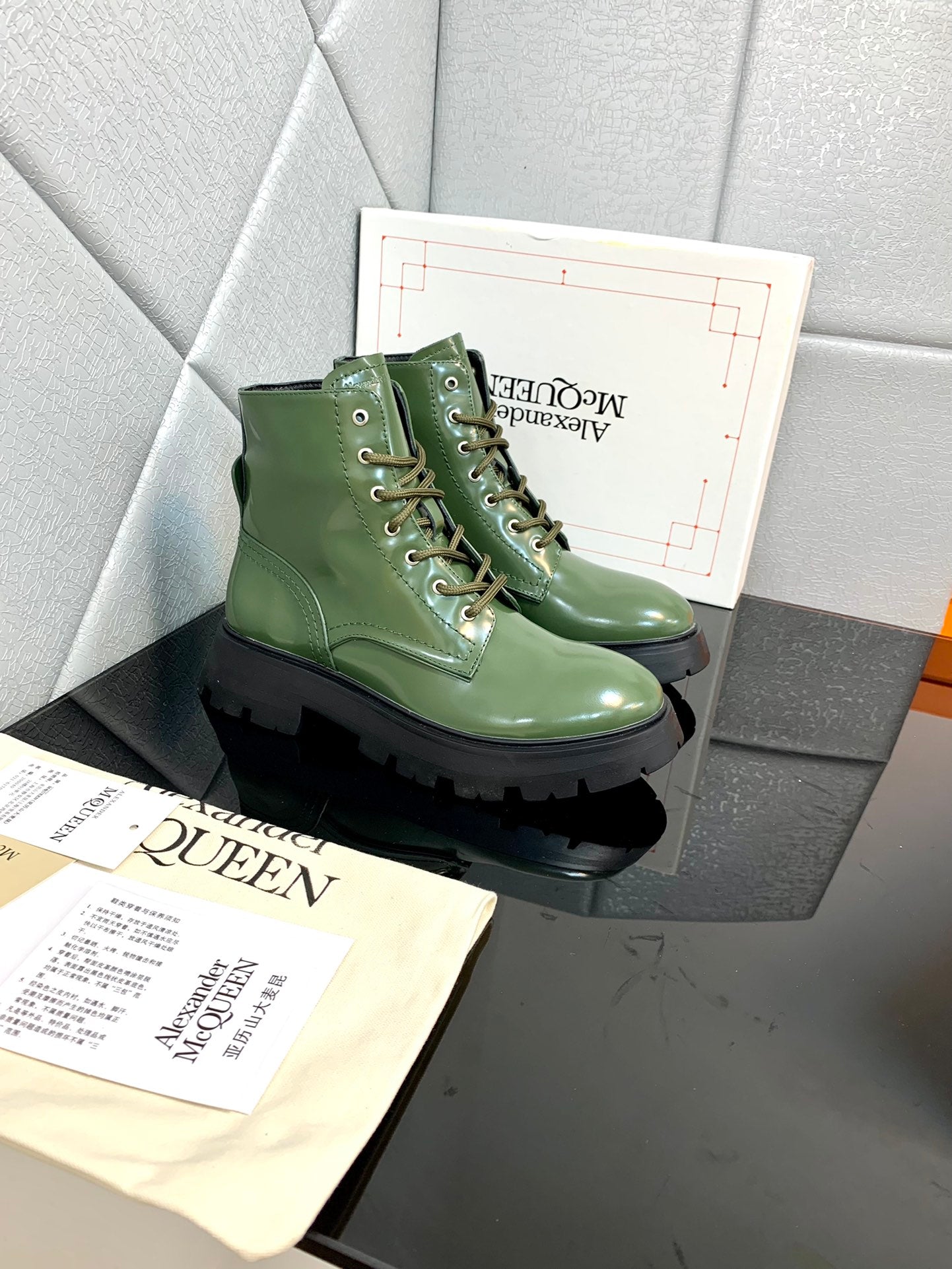 M*QUEE*N BOOTS