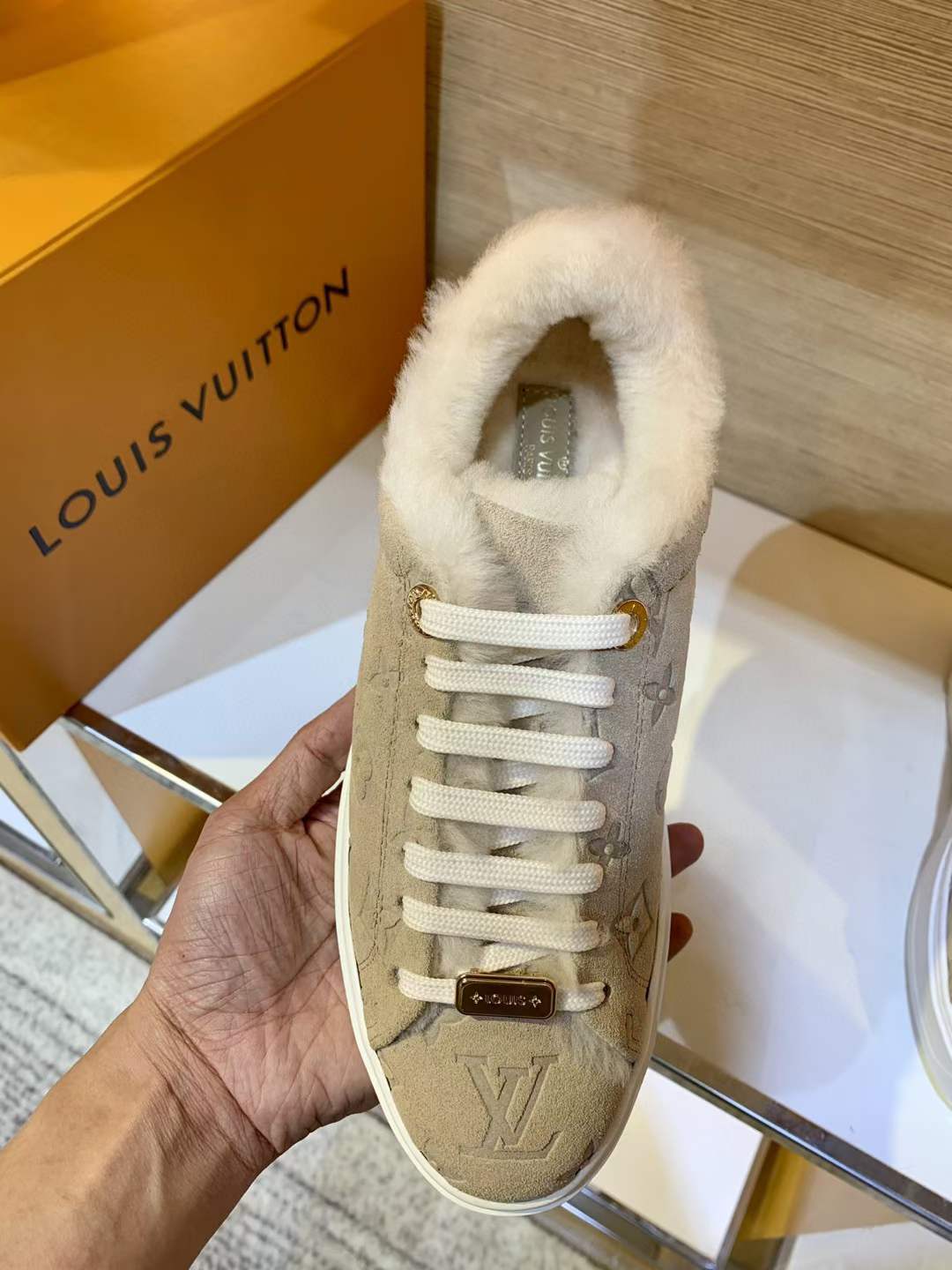 L*V Sneaker