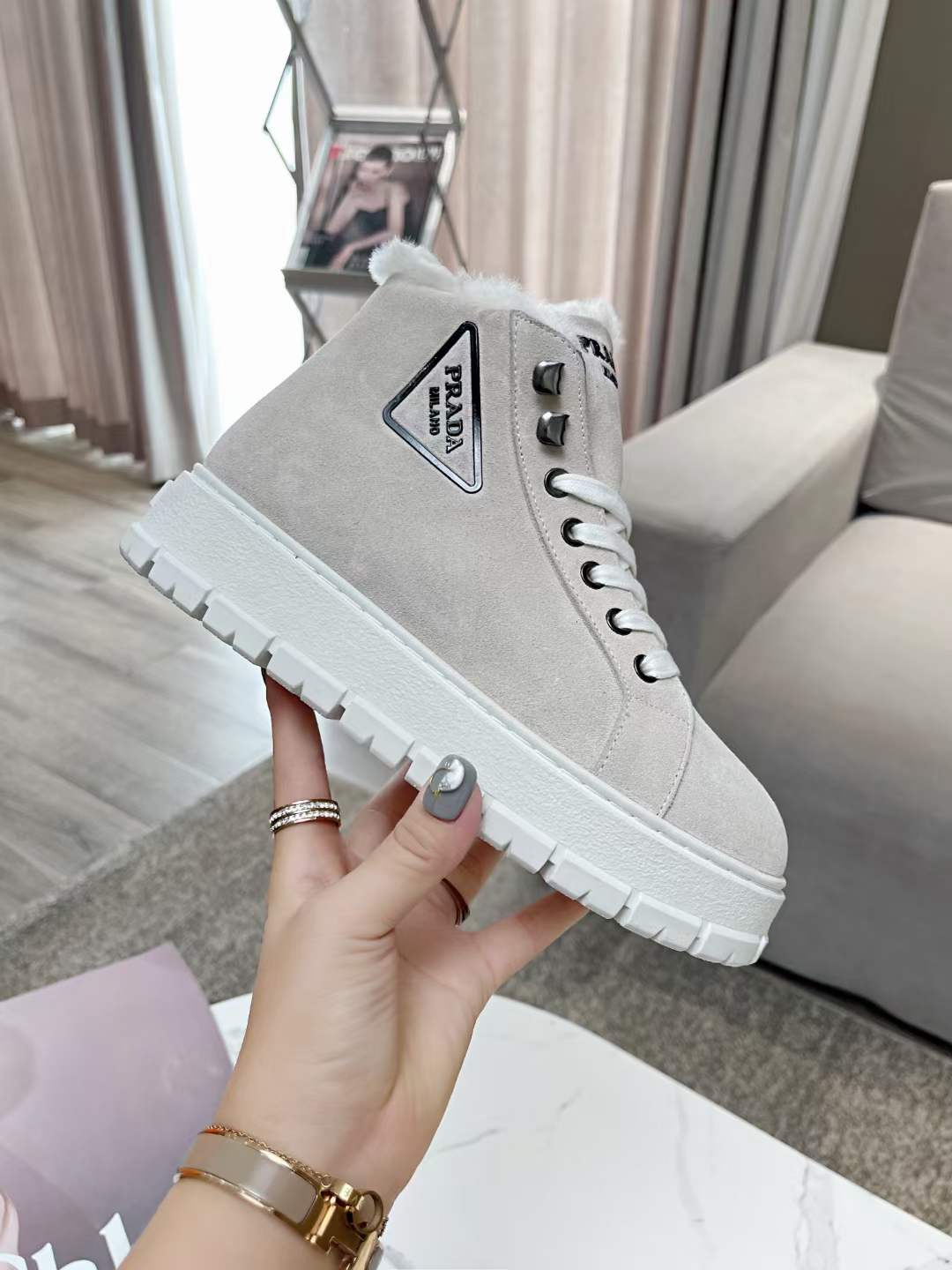 P*RA*DA SNEAKER