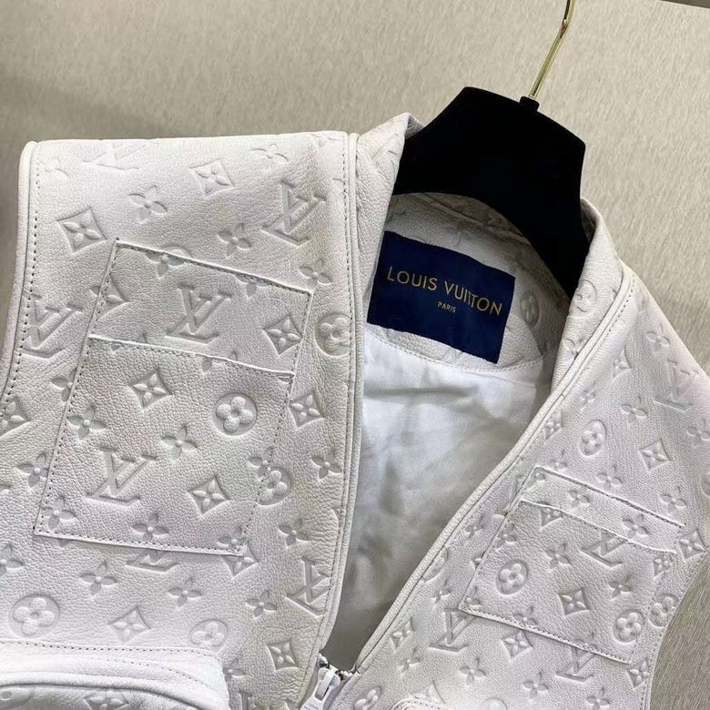 L*V VEST BALD ERHÄLTLICH