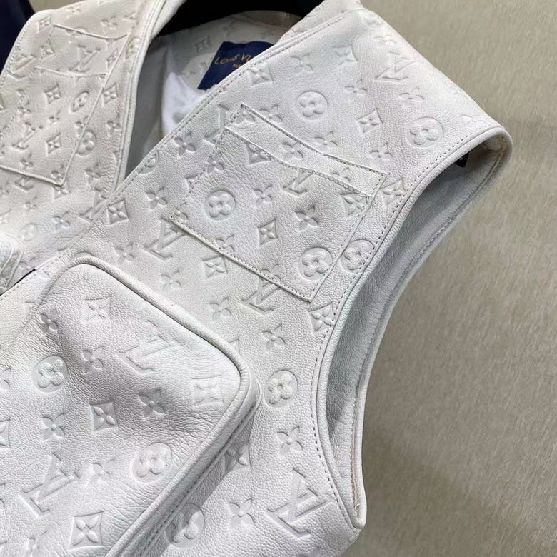 L*V VEST BALD ERHÄLTLICH
