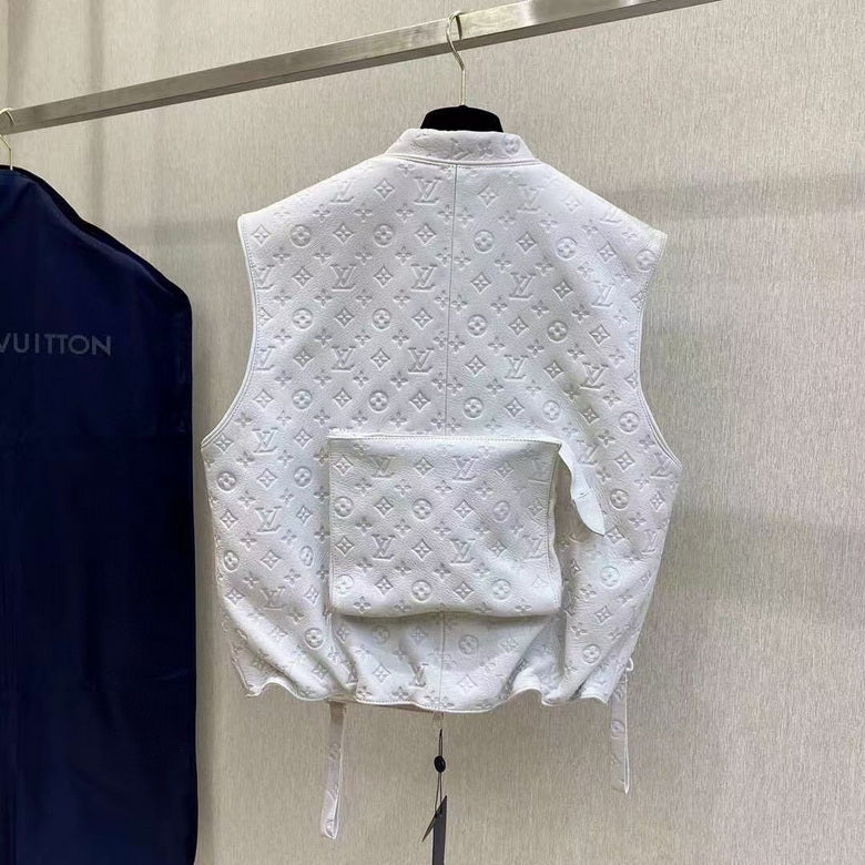 L*V VEST BALD ERHÄLTLICH