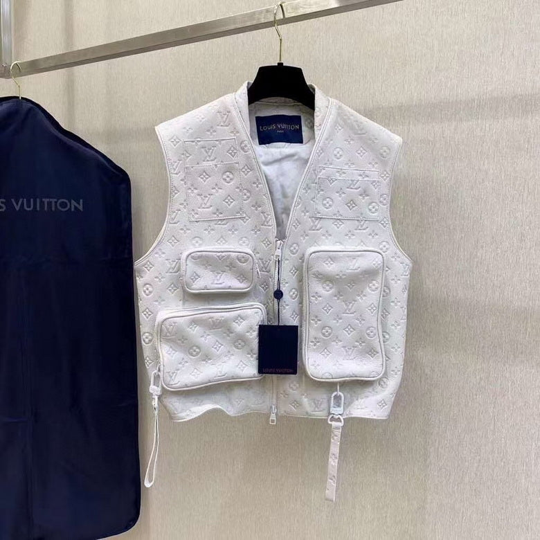 L*V VEST BALD ERHÄLTLICH