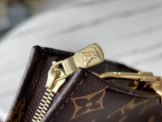 Monogram 19cm