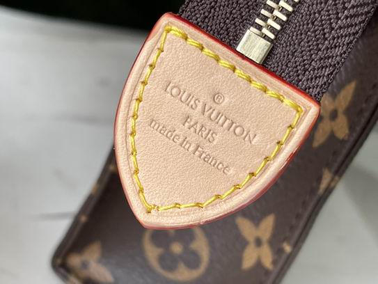 Monogram 19cm