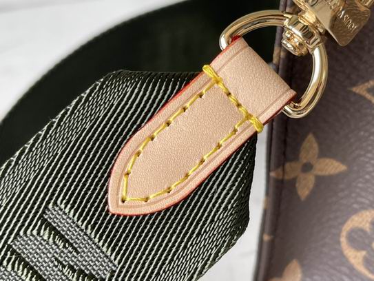 Monogram 19cm