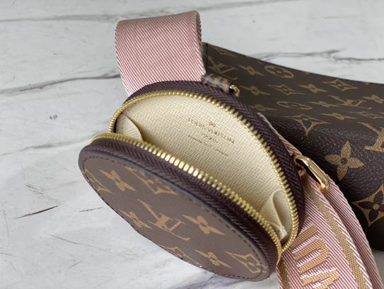 Monogram 19cm