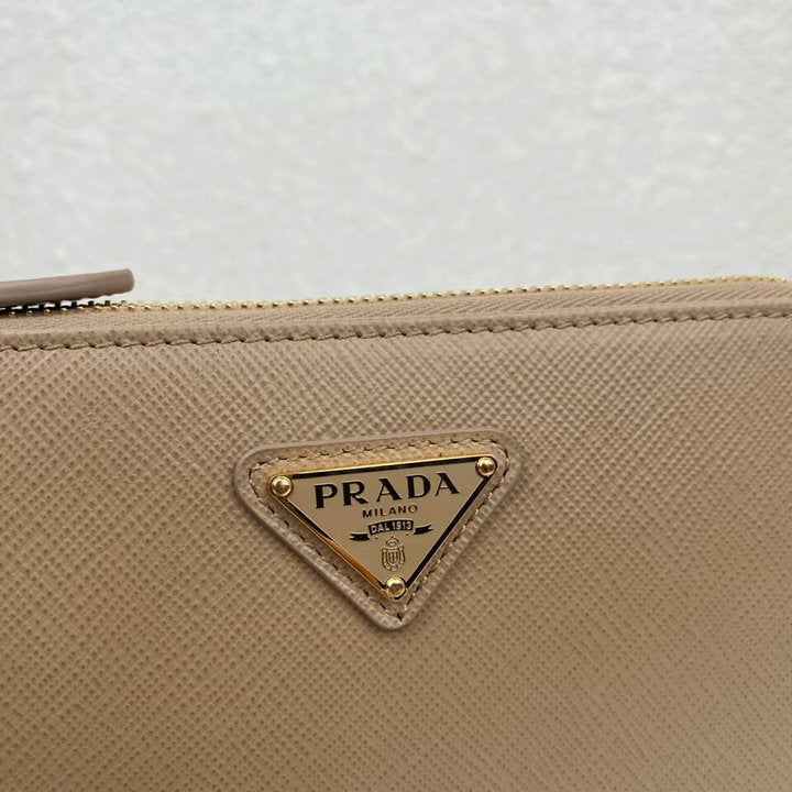 Prada  Re- Edition 2000