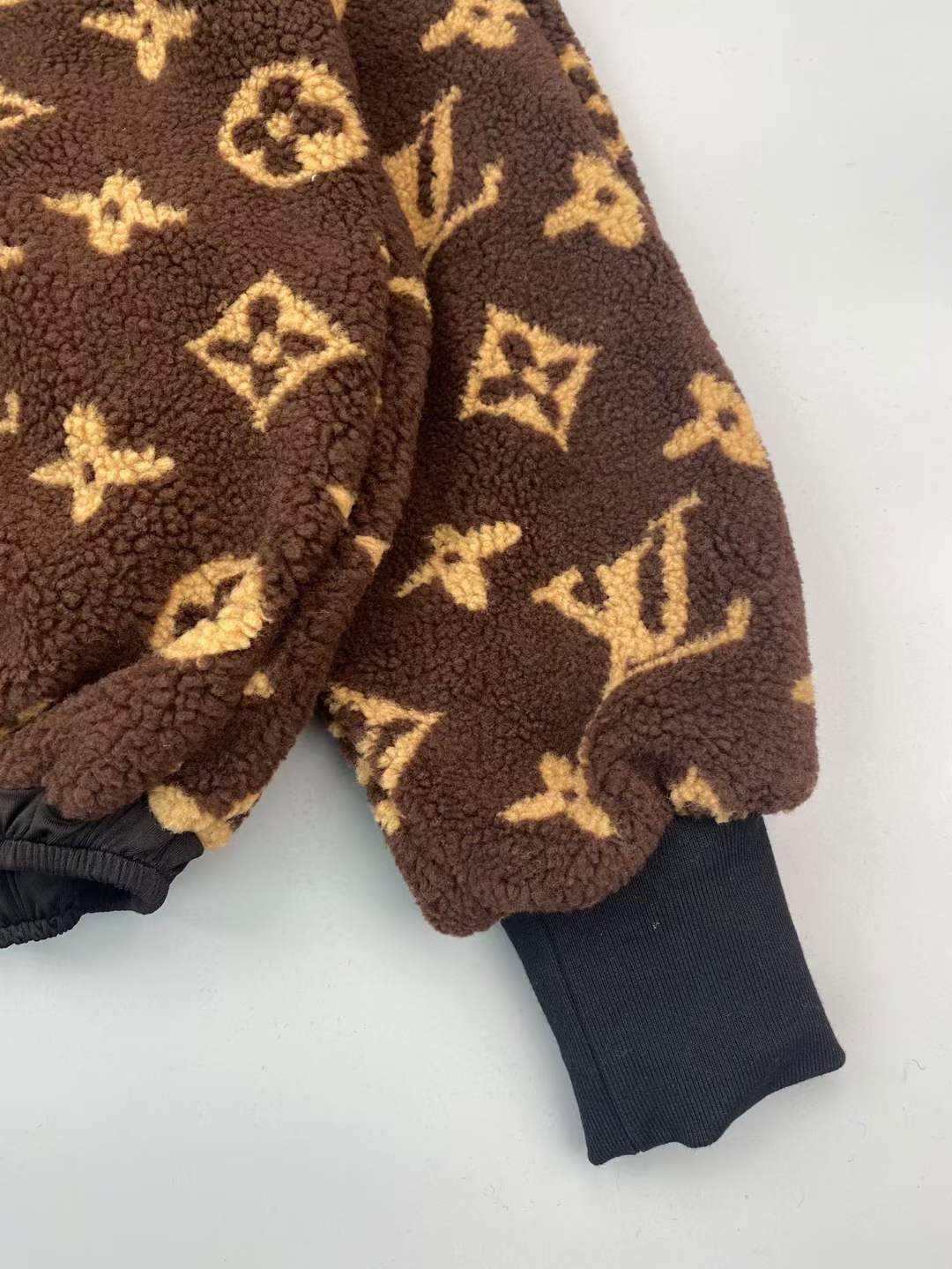 L*V Plüschjacke