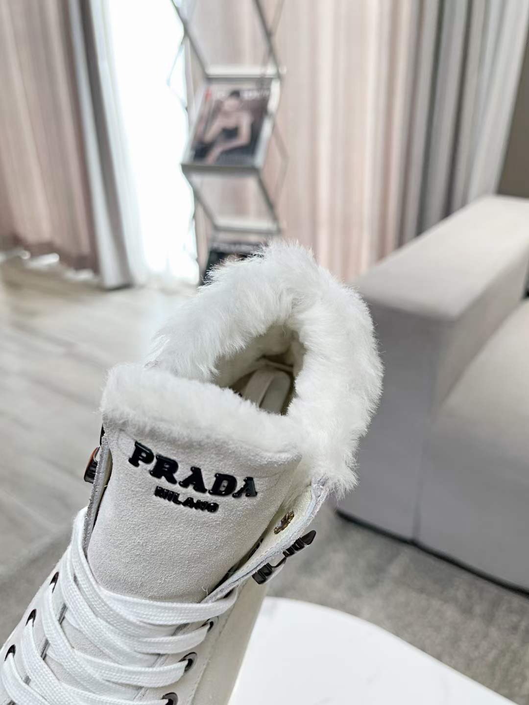 P*RA*DA SNEAKER