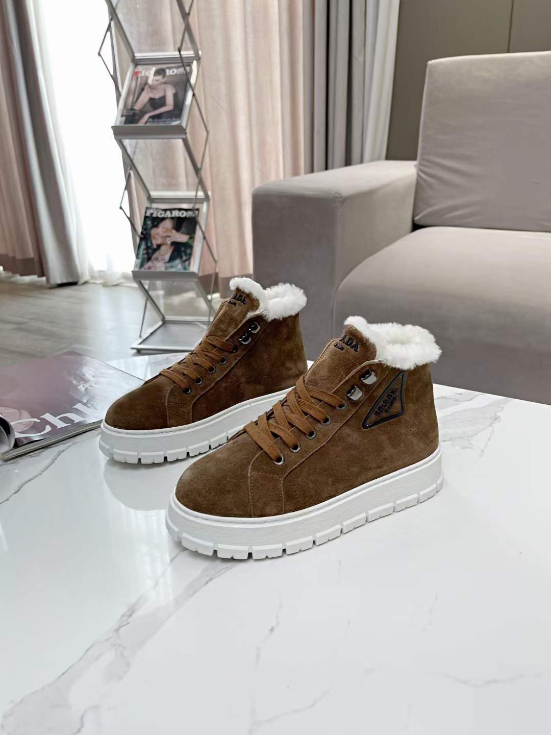 P*RA*DA SNEAKER
