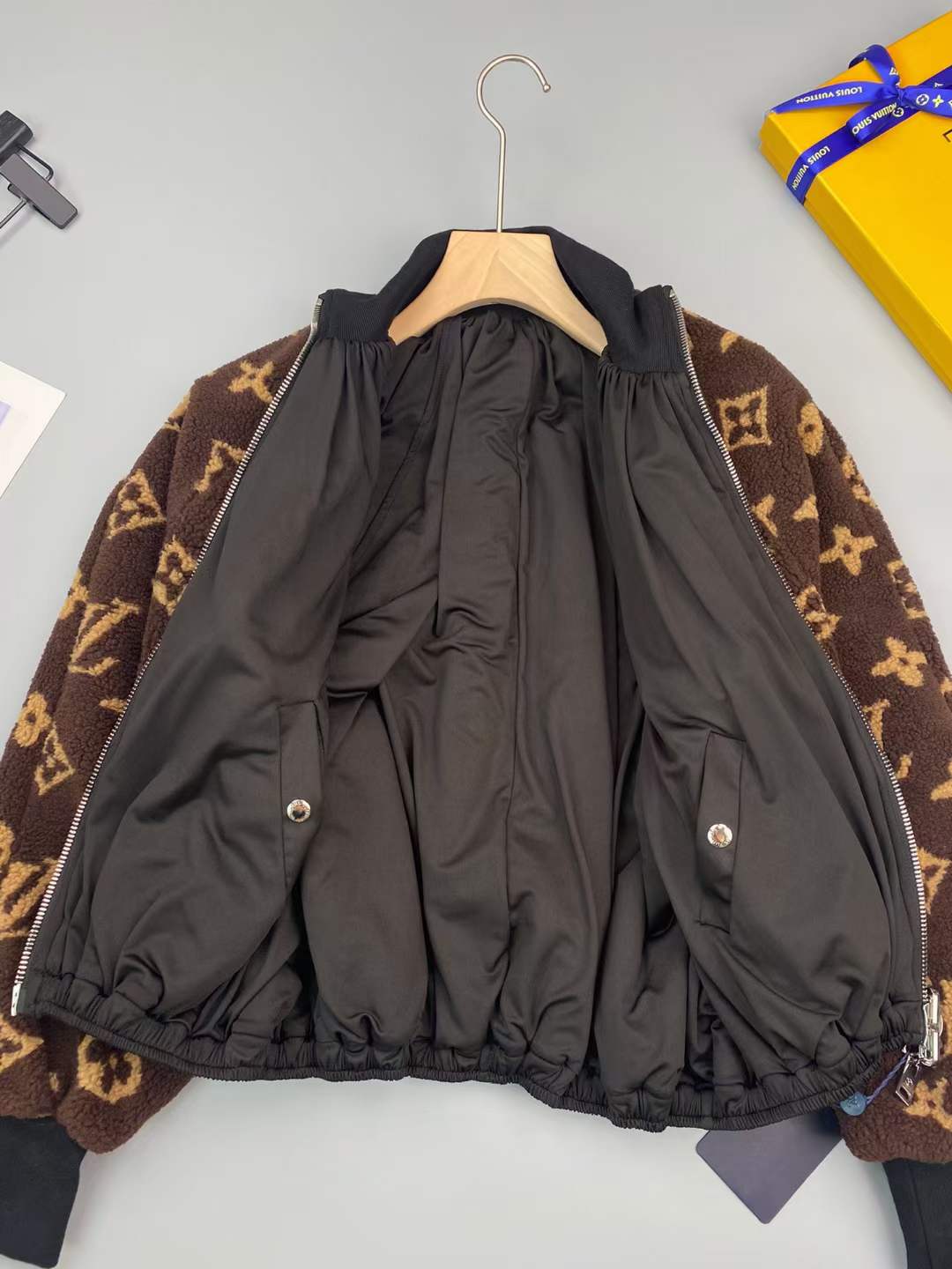 L*V Plüschjacke