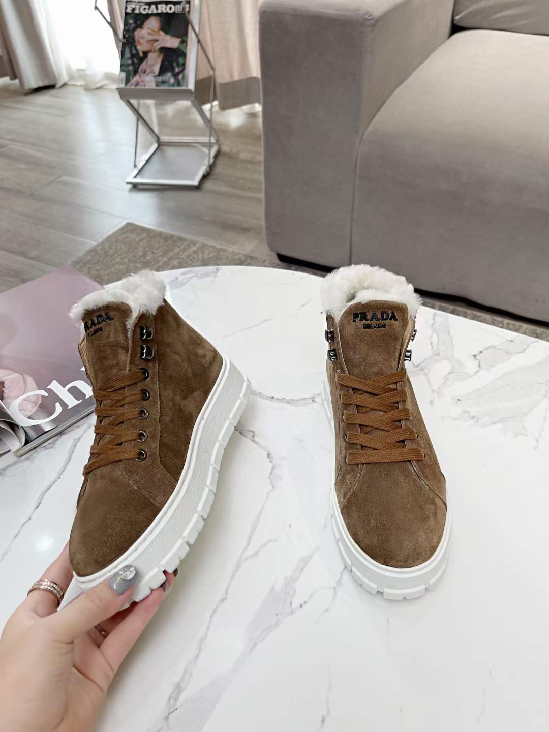 P*RA*DA SNEAKER