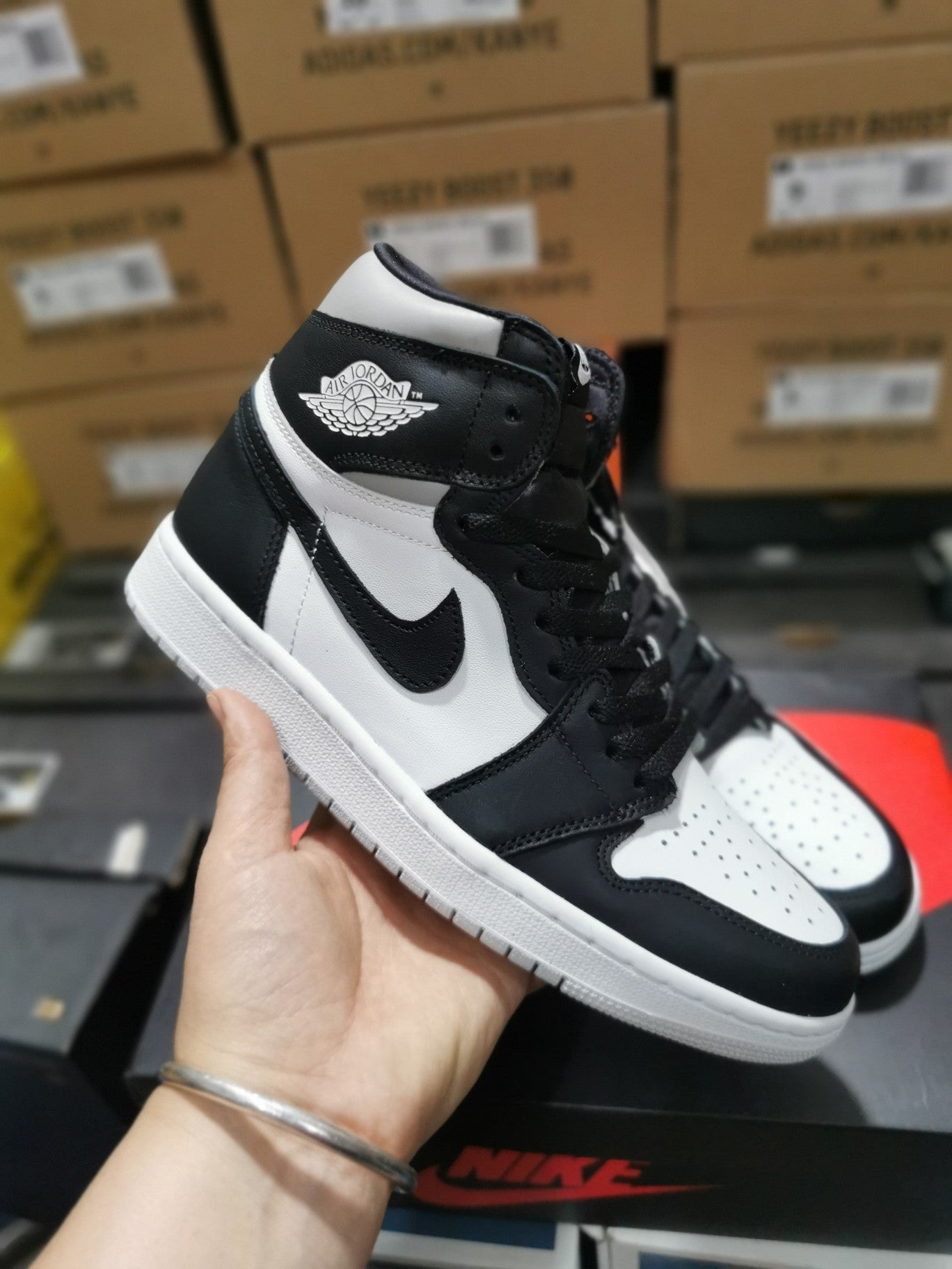 AJ1