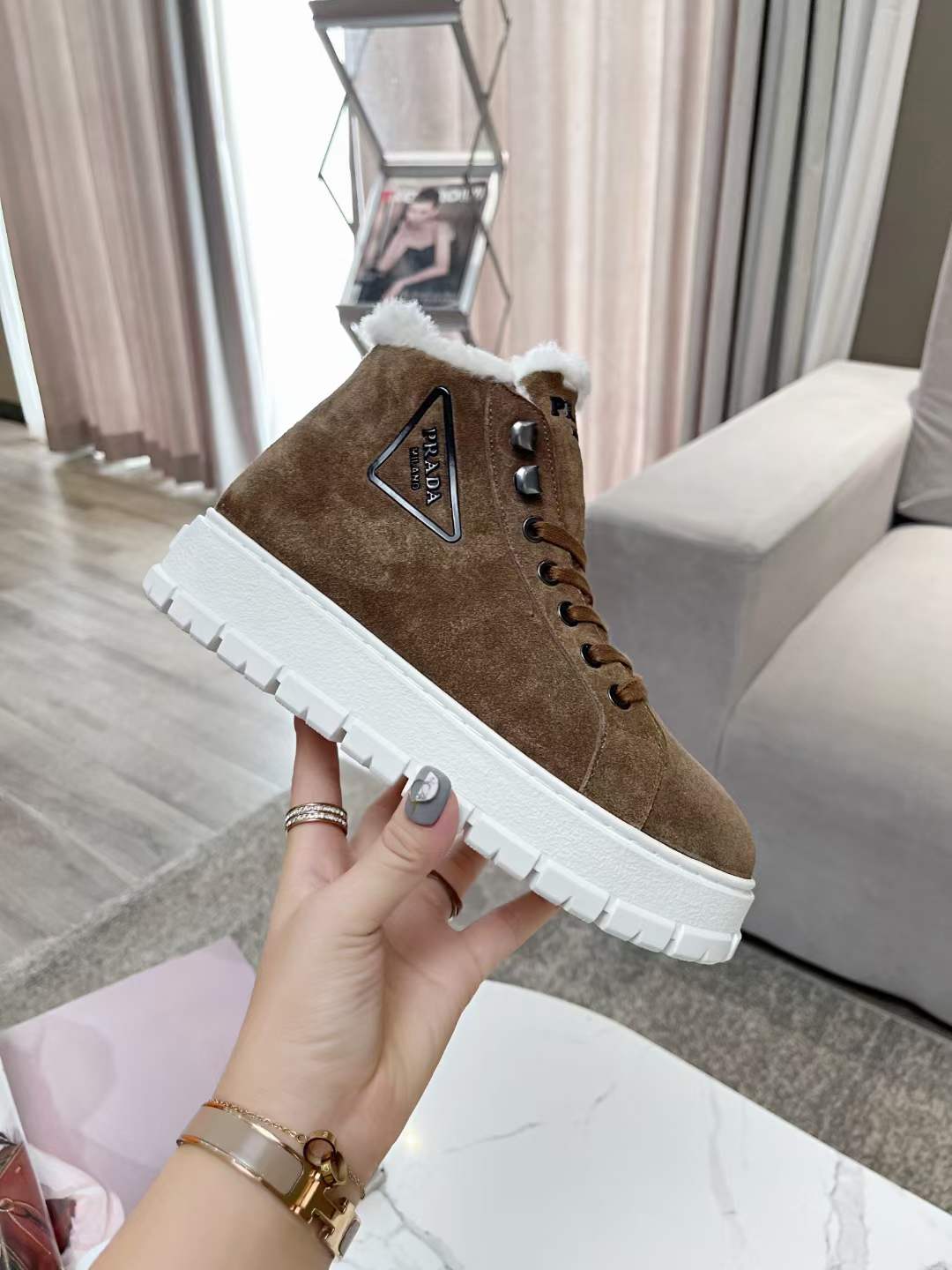 P*RA*DA SNEAKER