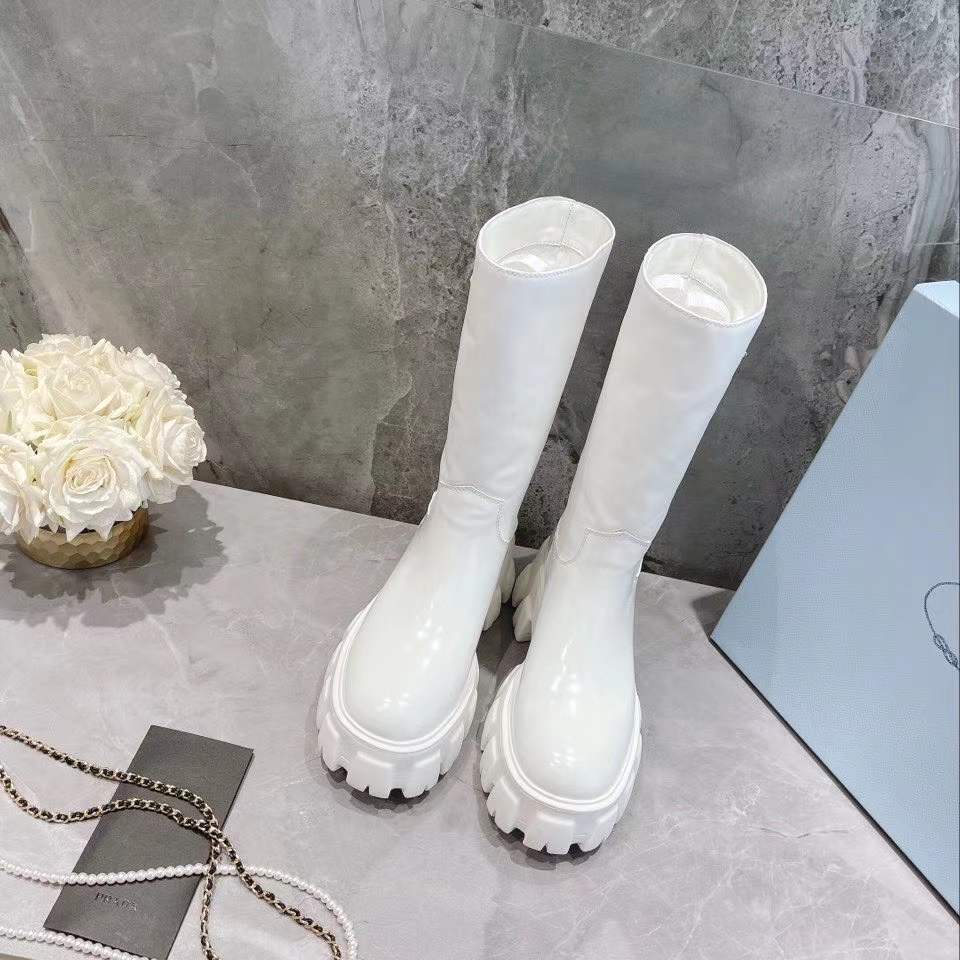 P*RA*DA STIEFEL