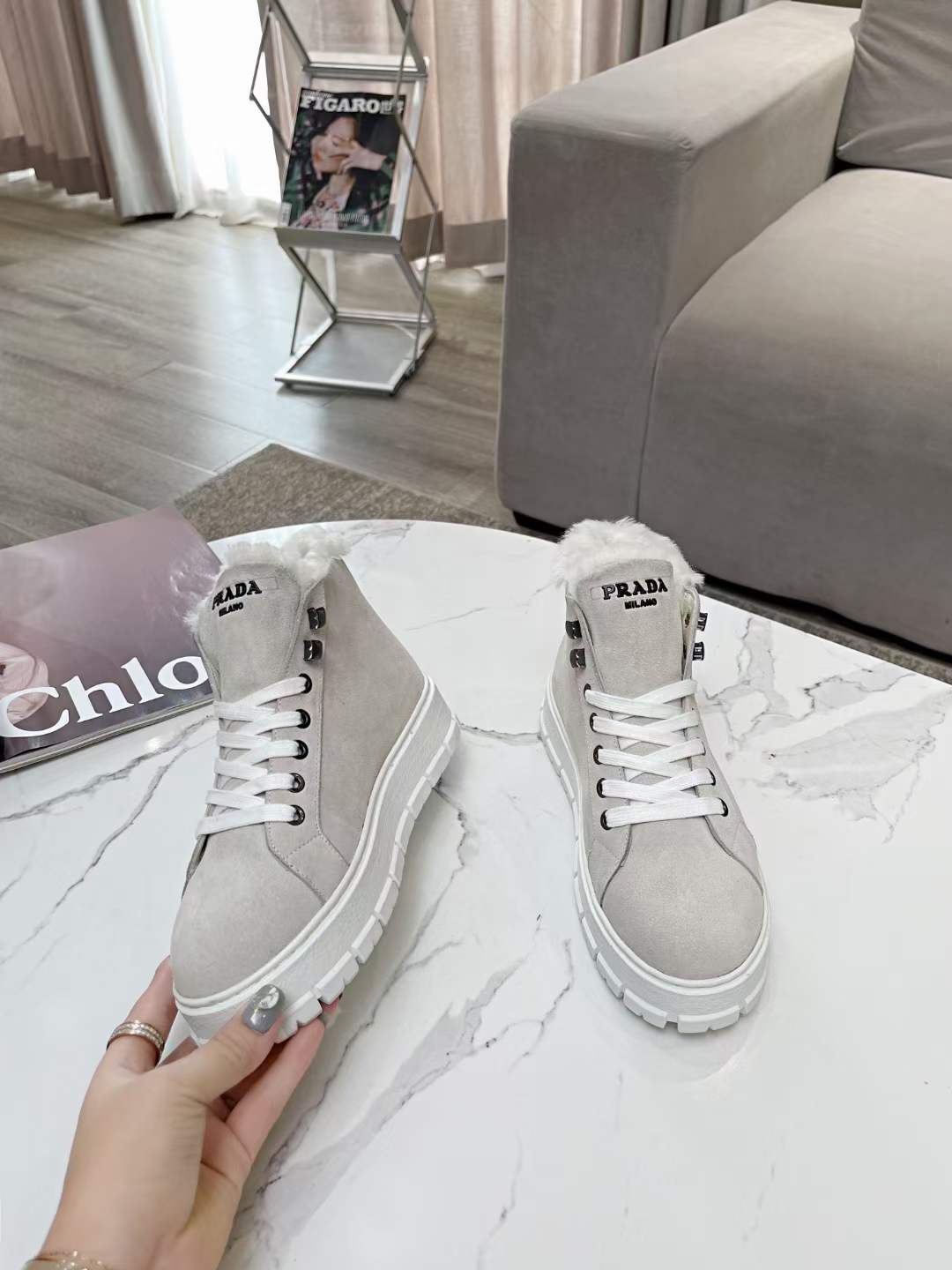 P*RA*DA SNEAKER