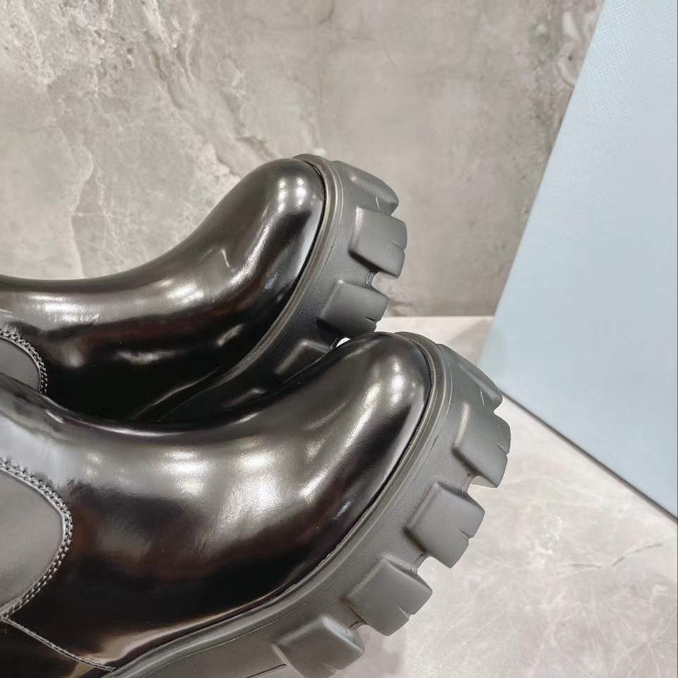 P*RA*DA STIEFEL